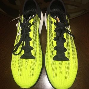 🔥NWT MEN'S UNDER ARMOUR SPEEDFORM VELOCITI🔥